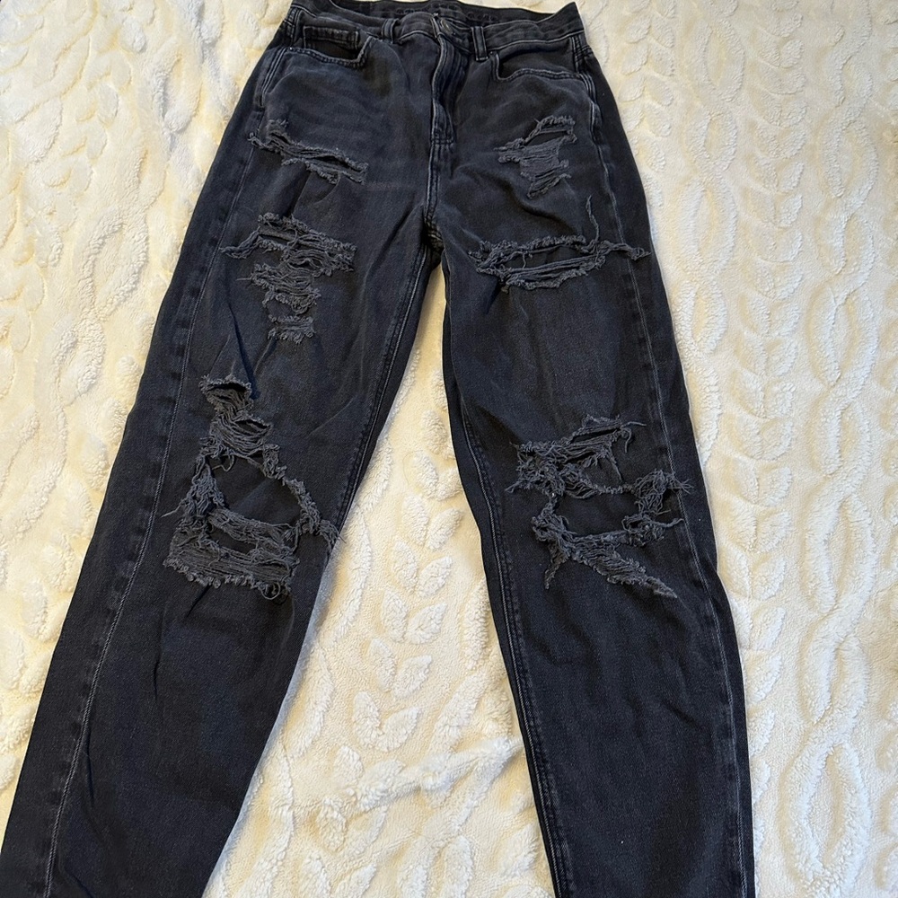 American Eagle Outfitters Charcoal Jeans relaxed super distressed mom Jean sz 0R